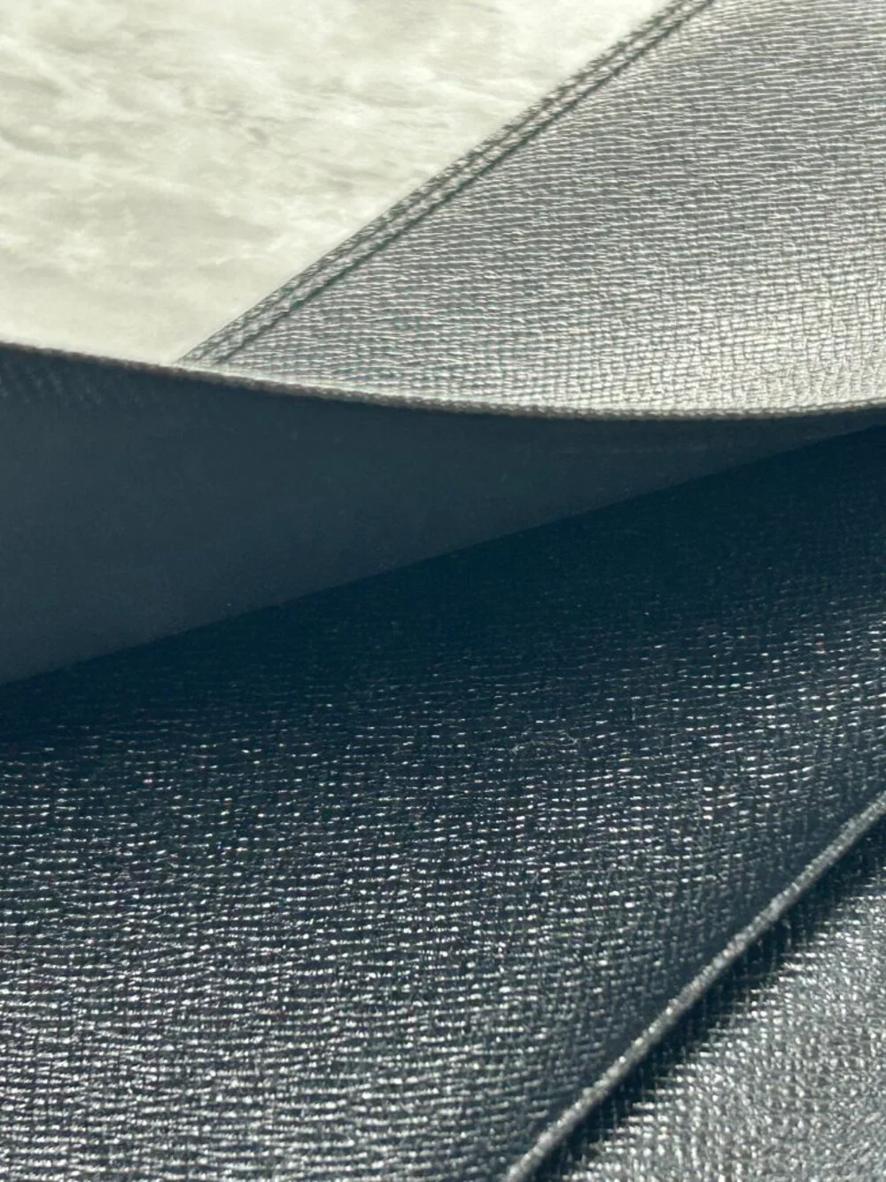 Louis Vuitton Taiga Leather Checkbook Holder/Wallet w/ Entrupy
